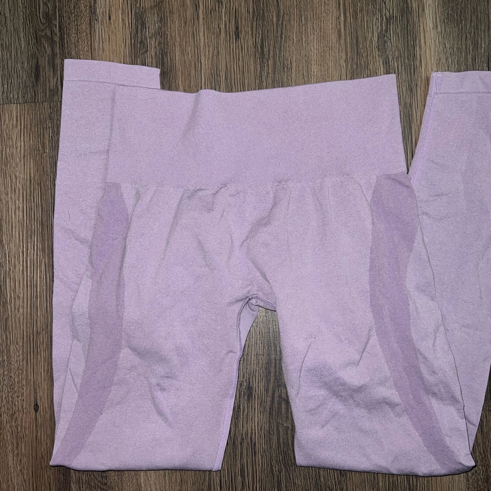 NVGTN leggings. Size M. Normal use. Lavender color.